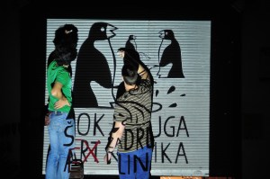 Novi Sad 01.07.2013 art klinika akcija crtanje logoa maskota foto Robert Getel